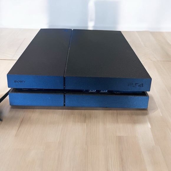 Sony PlayStation 4 Console Bundle - Black 500GB - Picture 2 of 8